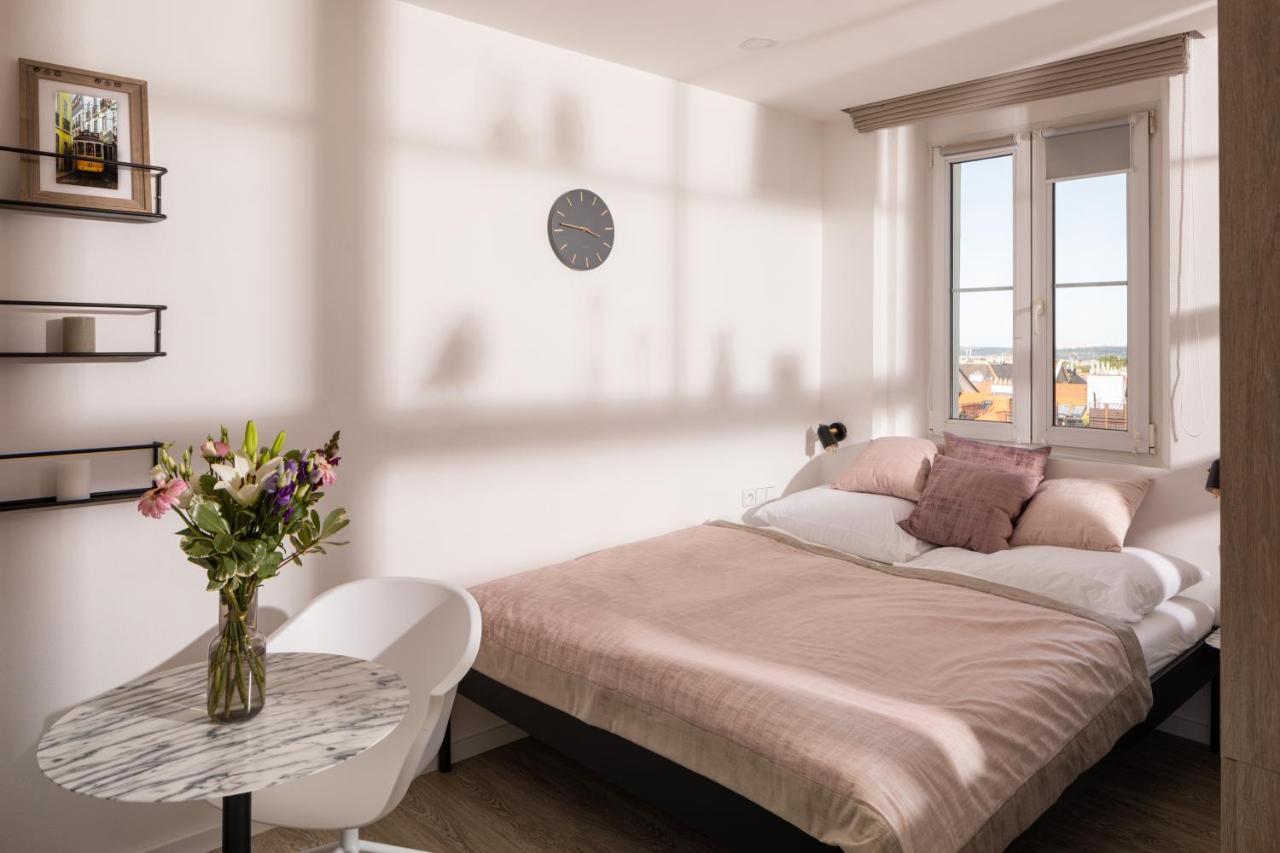Minimalist Studio In Vinohrady By Days Praga